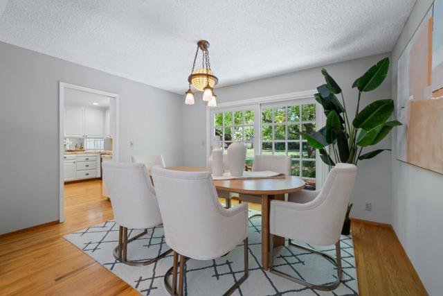 949 Wing Place, Stanford CA: https://media.crmls.org/mediaz/4ec76cbc-b329-4a93-b15e-bcb47a77ed68.jpg