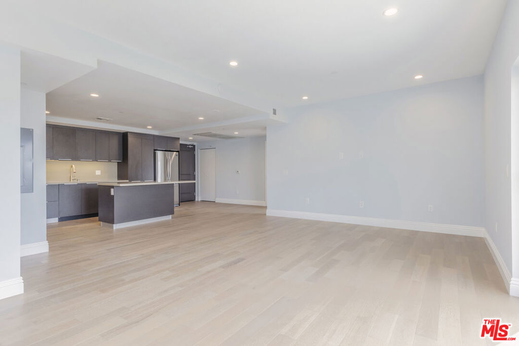 2939 Leeward Avenue #401
