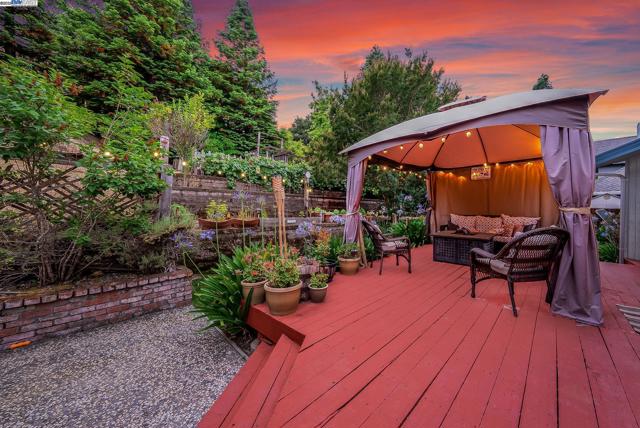 22 Cobblestone Ct, San Ramon CA: https://media.crmls.org/mediaz/4ec81c3a-0756-4858-ba97-646a11513ea8.jpg