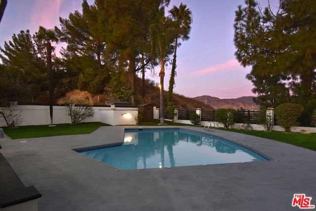 12112 Woodley Avenue, Granada Hills CA: https://media.crmls.org/mediaz/4ec82729-d380-4bd2-ae68-6ab3533e9a62.jpg