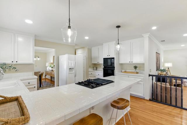 2188 Yorkshire Way, Mountain View CA: https://media.crmls.org/mediaz/4ec852a8-530f-4dbd-9058-9cd177f8df75.jpg