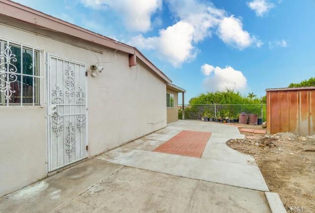 Detail Gallery Image 6 of 27 For 1408 Ebbs St, San Diego,  CA 92114 - 3 Beds | 1 Baths