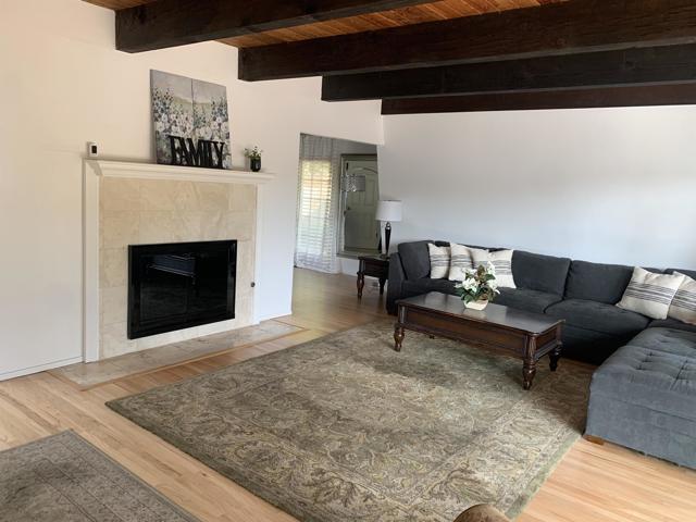 4515 Ewing Rd, Castro Valley CA: https://media.crmls.org/mediaz/4ec8d365-94ea-4c14-832d-5b0c759498e8.jpg