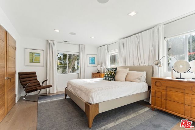 2600 Carman Crest Drive, Los Angeles CA: https://media.crmls.org/mediaz/4ec944e1-3c55-49ff-9912-1abdb9d7507f.jpg