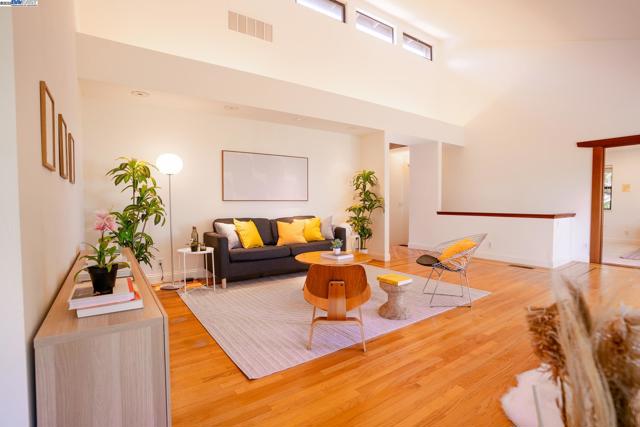 351 El Toyonal, Orinda CA: https://media.crmls.org/mediaz/4ec971b1-8d5f-4c5a-bf7f-545398226693.jpg