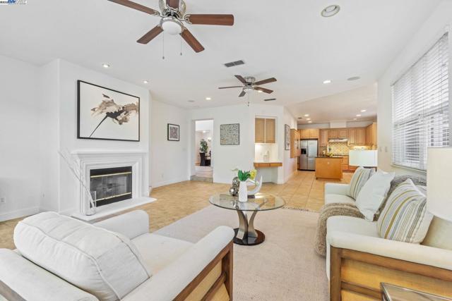 135 Cara Ct, Walnut Creek CA: https://media.crmls.org/mediaz/4ec9ecd5-cabf-4e40-9e3e-7660efe94ffc.jpg