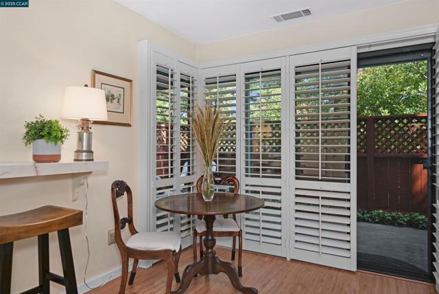 368 Grapevine Pl, Pleasant Hill CA: https://media.crmls.org/mediaz/4eca0f64-2155-40b6-9794-6995e301f4c3.jpg