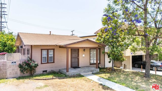 1062 Sonora Avenue, Glendale CA: https://media.crmls.org/mediaz/4ecbab8d-5446-4ccf-8b96-a561efe82d7f.jpg
