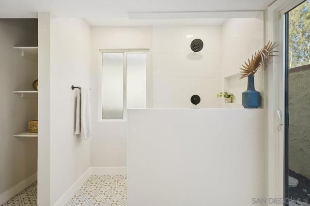 17515 Devereux Rd, San Diego CA: https://media.crmls.org/mediaz/4eccd9a3-1814-4e88-91fc-72df3a500f7f.jpg