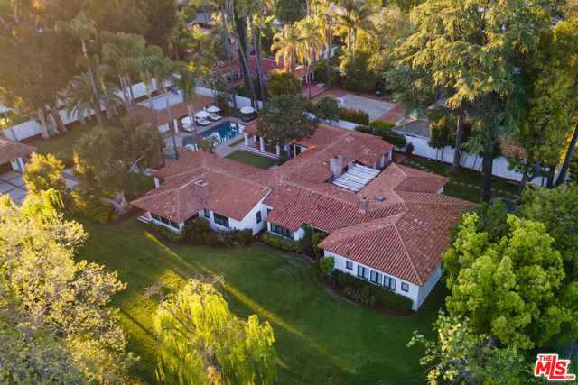 18625 Wells Drive, Tarzana CA: https://media.crmls.org/mediaz/4eccdf02-8148-41a4-ad1f-88778ac1b63b.jpg