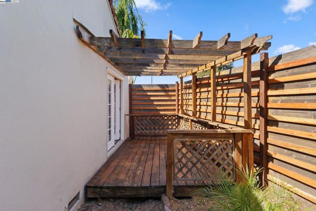 955 Maud Ave, San Leandro CA: https://media.crmls.org/mediaz/4ecd6e32-b3d0-4834-a62d-d24216865ff1.jpg
