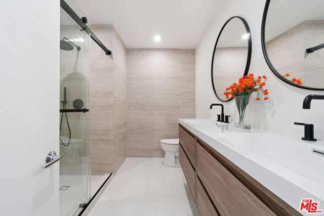 880 Hilldale Avenue, West Hollywood CA: https://media.crmls.org/mediaz/4ecd7a91-aca3-492e-a711-16e67cf8cb63.jpg