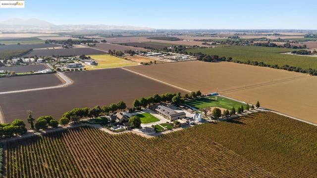 3501 Byer Road, Byron CA: https://media.crmls.org/mediaz/4ecdbaf4-9881-4466-ac21-e794aea6fc84.jpg