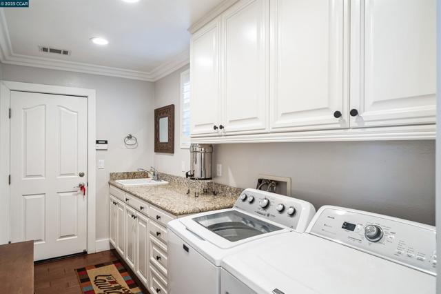 2261 Genoa St, Danville CA: https://media.crmls.org/mediaz/4ecede0a-272b-4f97-b5f1-ee85433711a5.jpg