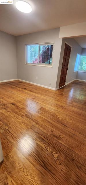 3009 Park Blvd, Oakland CA: https://media.crmls.org/mediaz/4ecef855-df99-4c27-890d-319eed6397f3.jpg