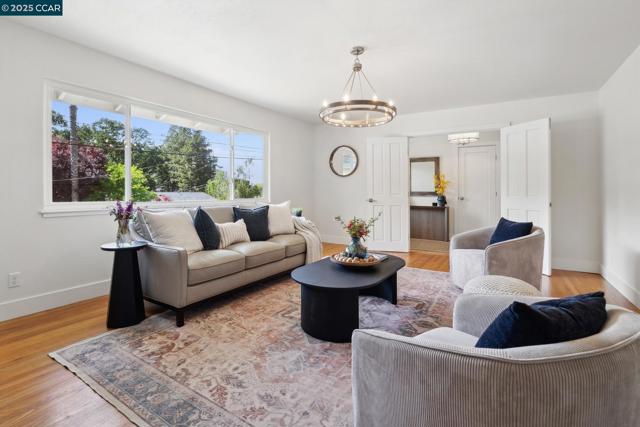 3739 Northridge Dr, Concord CA: https://media.crmls.org/mediaz/4ecf0092-85ab-472b-b4aa-649b25f3822d.jpg