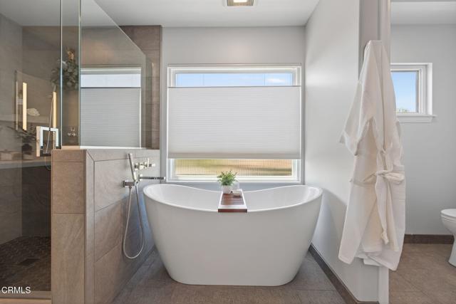 115 Cleveland Court, Ventura CA: https://media.crmls.org/mediaz/4ecf56c5-e246-477e-ab43-cc267b16aa9d.jpg