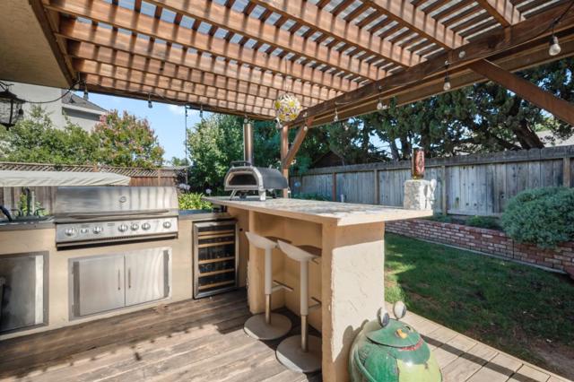 930 Hoesch Way, Gilroy CA: https://media.crmls.org/mediaz/4ecf5ad3-d5a0-4a8c-854c-9a0f9906dc20.jpg