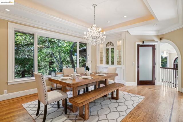9 Burton Vista Ct, Lafayette CA: https://media.crmls.org/mediaz/4ecf9743-4e34-4784-a422-6b46377a59fb.jpg