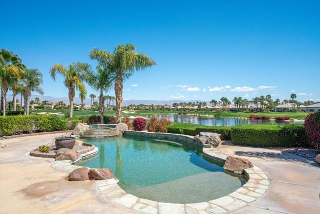 51686 Via Sorrento, La Quinta CA: https://media.crmls.org/mediaz/4ecfd856-37b0-403f-b12f-ed8e12bbb9d1.jpg