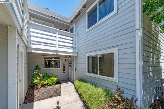 243 Rachael Pl, Pleasanton CA: https://media.crmls.org/mediaz/4ed0216f-2376-480a-9943-0917f1d2f91c.jpg