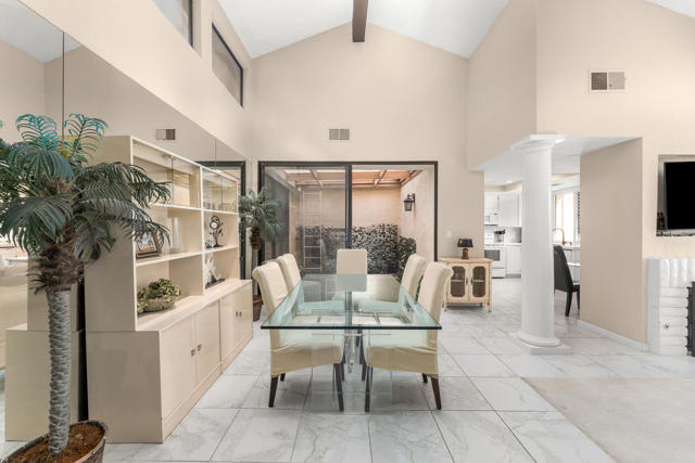 130 Don Miguel Circle, Palm Desert CA: https://media.crmls.org/mediaz/4ed08188-40d7-4c4f-baac-0176038228c9.jpg