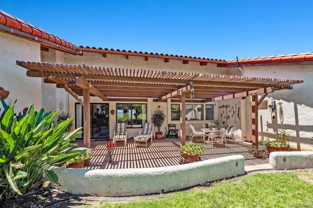12982 Polvera Ct, San Diego CA: https://media.crmls.org/mediaz/4ed1063f-984c-4d25-8e07-578b42a87dab.jpg