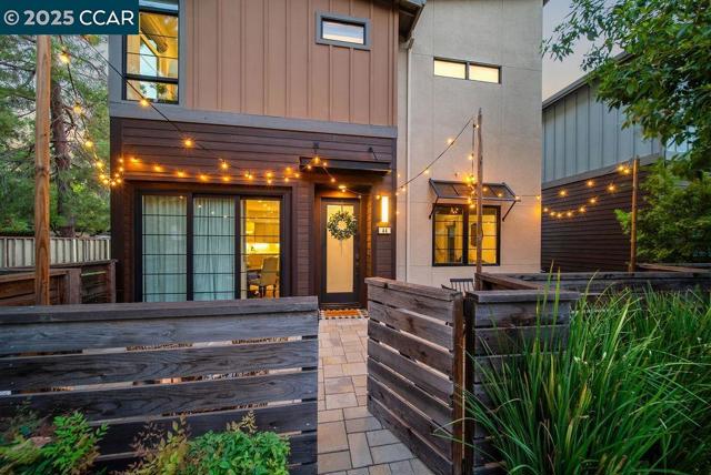44 Analisa Ln, Walnut Creek CA: https://media.crmls.org/mediaz/4ed110a4-7cde-4140-8b57-f46dc0a1f0c9.jpg