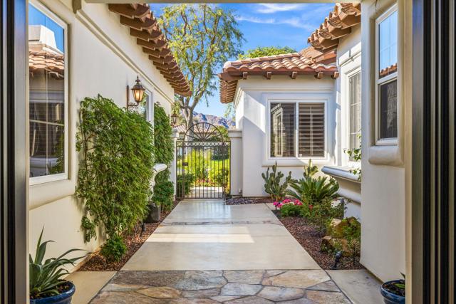 49606 Montana Way, La Quinta CA: https://media.crmls.org/mediaz/4ed196b5-2714-4ca2-960e-31c7552d772d.jpg