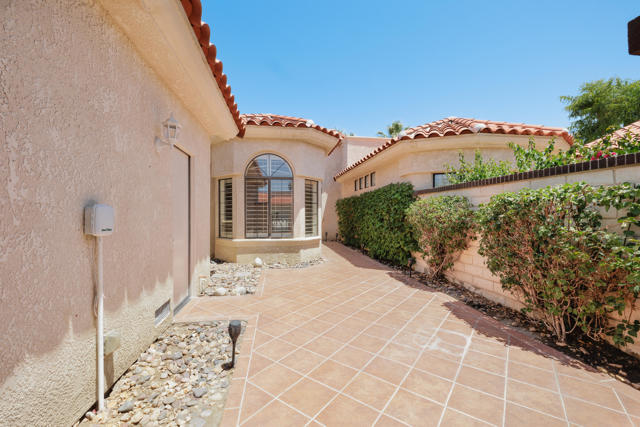 106 Celano Circle, Palm Desert CA: https://media.crmls.org/mediaz/4ed1b338-c2c7-49d7-b604-0f8c7d4f1eb6.jpg