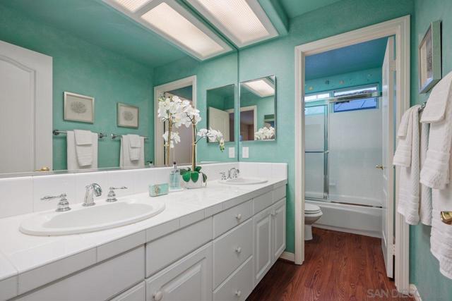 4798 Thurston Pl, San Diego CA: https://media.crmls.org/mediaz/4ed1b85e-eb0a-48a8-a0b3-d9e85eb705a0.jpg