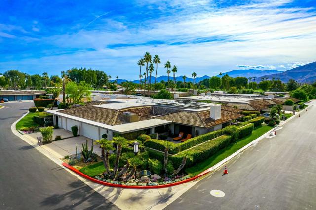 1 Briarcliff Court, Rancho Mirage CA: https://media.crmls.org/mediaz/4ed1b8bf-8071-4e47-ac36-e165db071c22.jpg