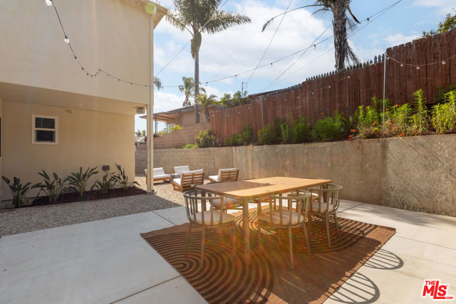 5018 Valleydale Avenue, Los Angeles CA: https://media.crmls.org/mediaz/4ed1caa9-ad93-40d6-bb23-957e14fa724e.jpg