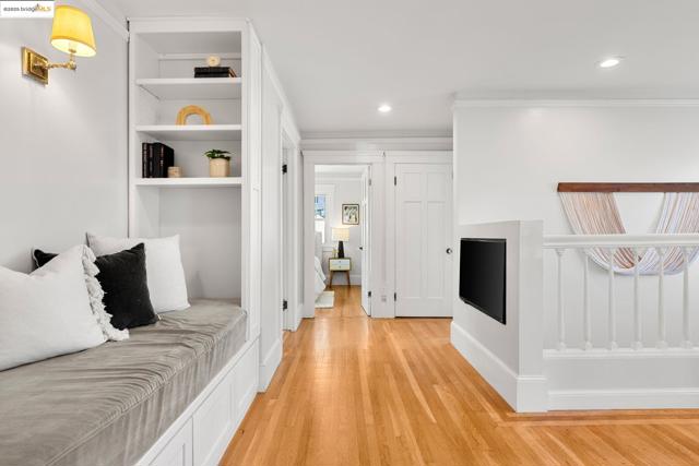 2842 Ashby Ave, Berkeley CA: https://media.crmls.org/mediaz/4ed22d74-4fbb-47a5-8548-965bc7ce0bbf.jpg