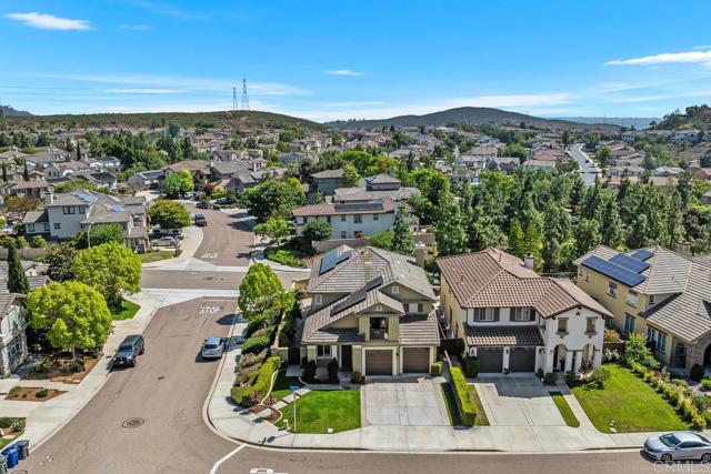 923 Citrine Way, San Marcos CA: https://media.crmls.org/mediaz/4ed2316b-bdbe-4eef-a615-770360d1de2c.jpg