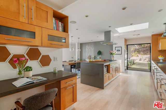 874 N Norman Place, Los Angeles CA: https://media.crmls.org/mediaz/4ed28556-f2a6-4942-b141-55de1cb6e016.jpg
