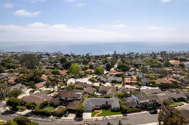 6018 Folsom Drive, La Jolla CA: https://media.crmls.org/mediaz/4ed293e0-583f-41eb-aee2-2f78a0a3b8d6.jpg