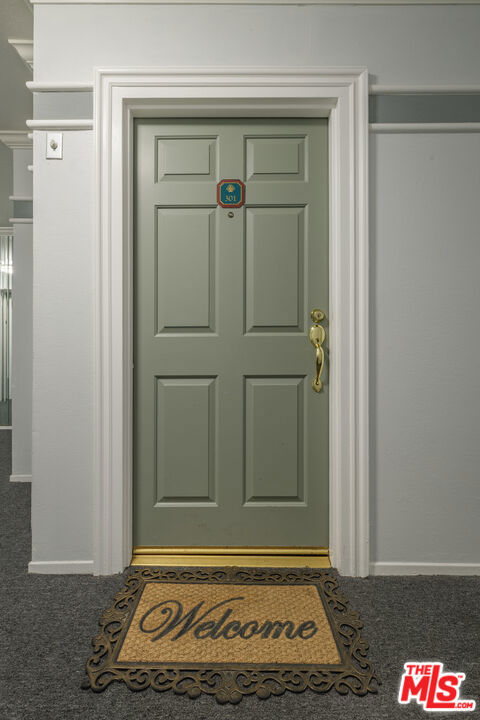 4829 Whitsett Avenue, Valley Village CA: https://media.crmls.org/mediaz/4ed2fd55-d3e2-4f8e-8674-465b115ee37d.jpg