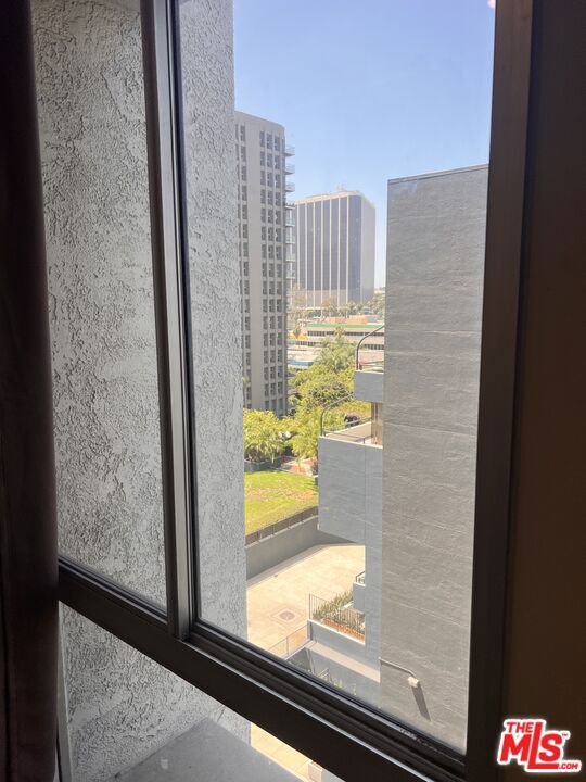 800 W 1st Street, Los Angeles CA: https://media.crmls.org/mediaz/4ed318c1-c056-47eb-b2fb-41a06d5aa654.jpg