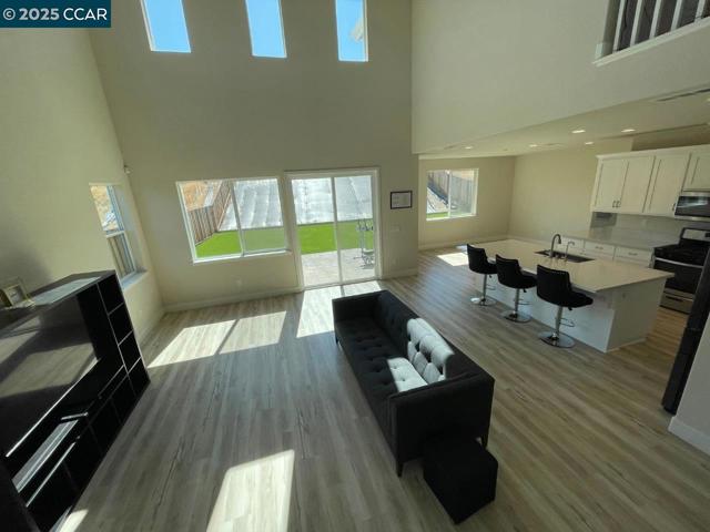 5541 Promontory Way, Antioch CA: https://media.crmls.org/mediaz/4ed37adf-896d-4275-a926-12c7837a1e62.jpg