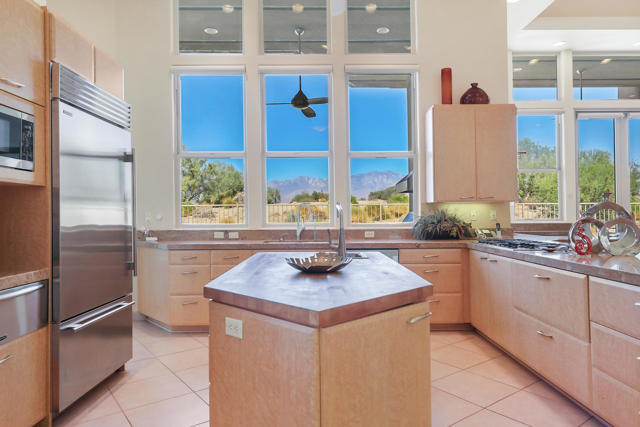 36 Merill Drive, Palm Desert CA: https://media.crmls.org/mediaz/4ed3f6aa-b3da-46c3-8500-0c2bf0c3d6f4.jpg