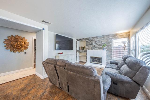 1454 Madrone Drive, Salinas CA: https://media.crmls.org/mediaz/4ed50dbd-5751-4f27-ac24-b91990d63289.jpg