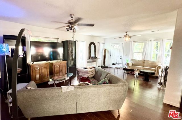 800 N Hobart Boulevard, Los Angeles CA: https://media.crmls.org/mediaz/4ed522f5-6ef7-4fd1-a737-e8425f67d287.jpg