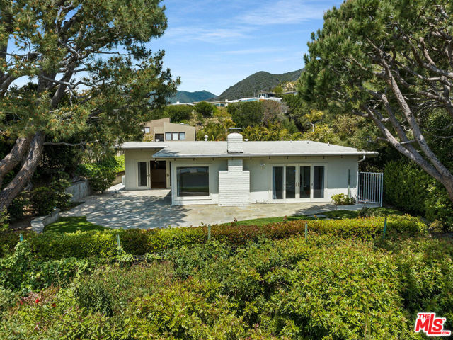 3444 Cloudcroft Drive, Malibu CA: https://media.crmls.org/mediaz/4ed55440-bf61-483e-ae02-6c9e44474b94.jpg