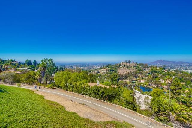 4742 Mount Helix Drive, La Mesa CA: https://media.crmls.org/mediaz/4ed624b7-dbc6-477d-ad26-956ebde3a3b5.jpg
