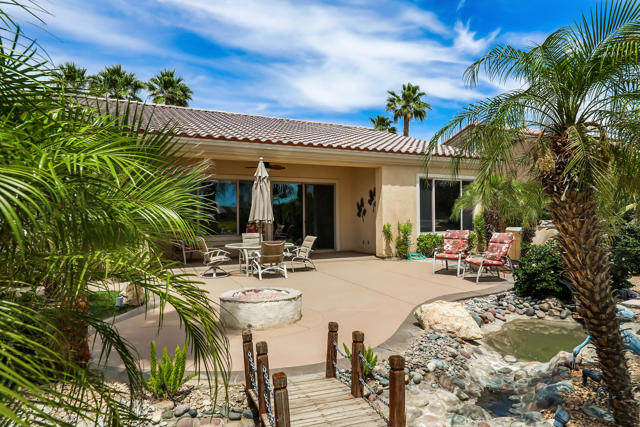 81083 Avenida Tres Lagunas, Indio CA: https://media.crmls.org/mediaz/4ed6bfa7-b9b4-49ab-be48-3d3e104ec76c.jpg