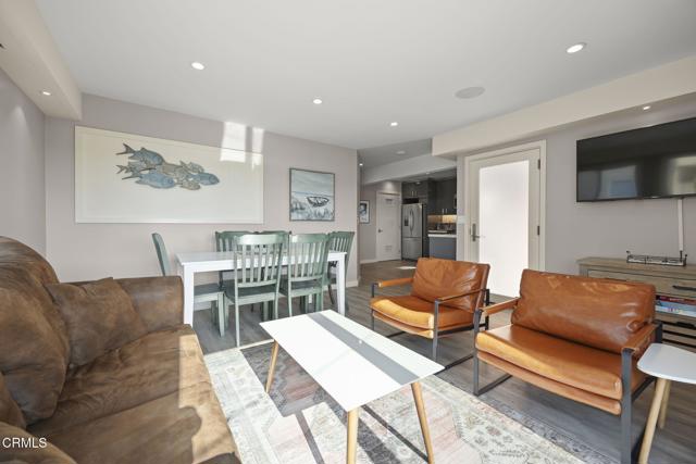 2924 Lakeshore Court, Oxnard CA: https://media.crmls.org/mediaz/4ed7358c-52e3-455b-865a-5824d6bebf97.jpg