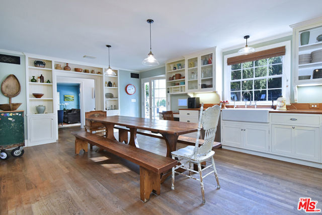 4444 Libbit Avenue, Encino CA: https://media.crmls.org/mediaz/4ed8dcab-9602-4d0f-86f2-02c747c51914.jpg