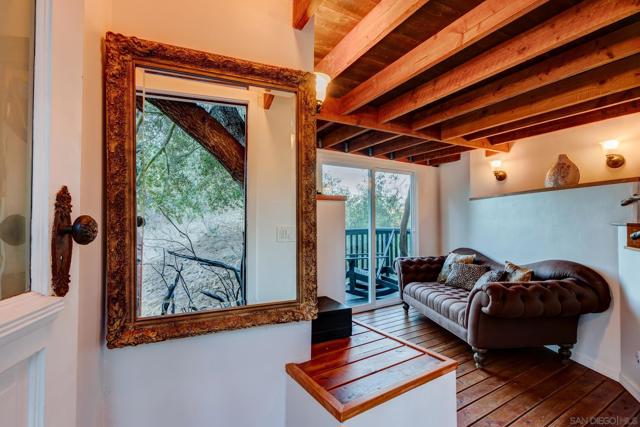 23898 Crown Hill Ln, Escondido CA: https://media.crmls.org/mediaz/4ed8ee3a-f20f-4d2f-8e5b-bc6eb57f1707.jpg