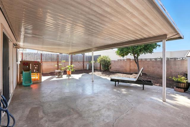 1622 Cherry Place, Escondido CA: https://media.crmls.org/mediaz/4ed8efbc-ee22-415f-b50e-d75f92f8bd0b.jpg